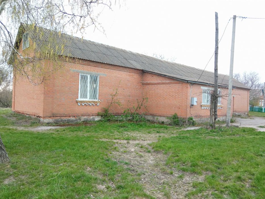 Продам будинок в селі Тютюнники під комерційну діяльність.