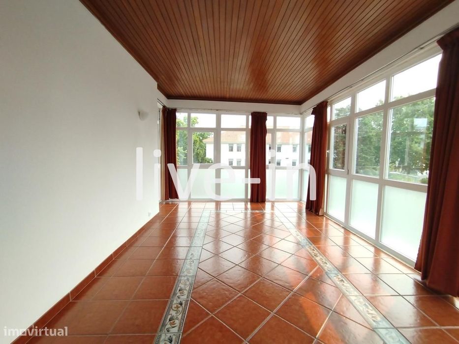 Apartamento T3 junto à Escola Mário Sacramento