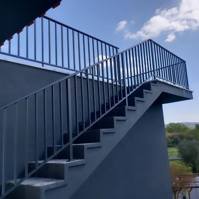 Fábrica de portões, gradeamentos, guardas de varanda em alumínio