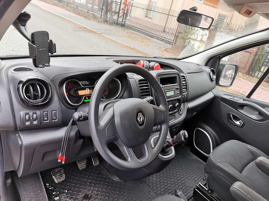 Renault Trafic 8 osób. zamiana W-wa