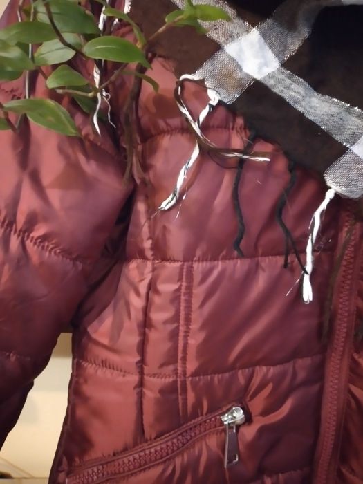 Kurtka modna i wygodna- zimowa z kapturem marki Orsay