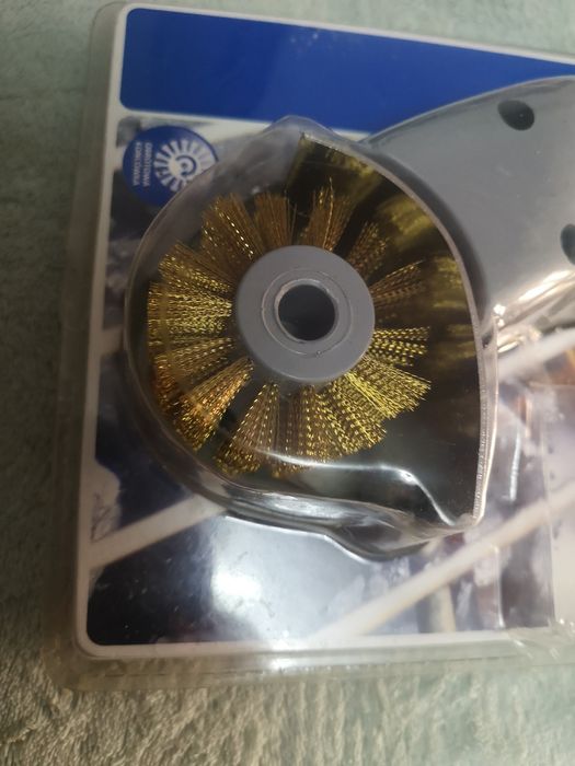 Szczotka elektryczna do czyszczenia grila