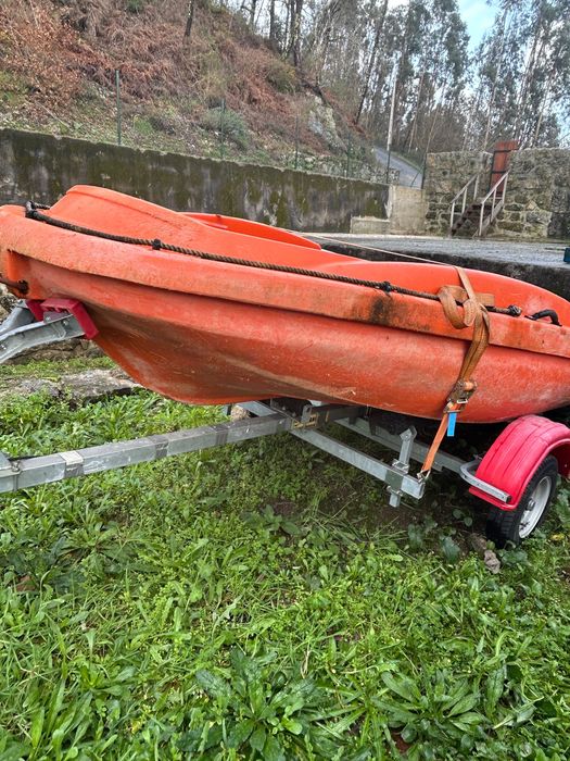Barco Rigiflex com motor Tohatsu e atrelado novo