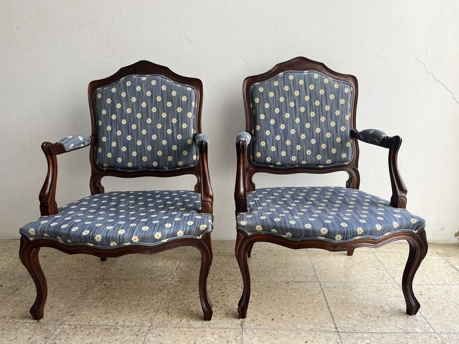 2 cadeiroes classicos usados