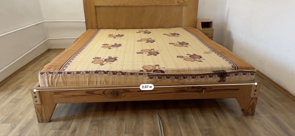 Двуспальная кровать