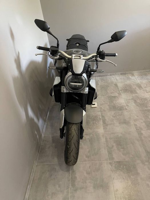 Продам Honda CB1000R