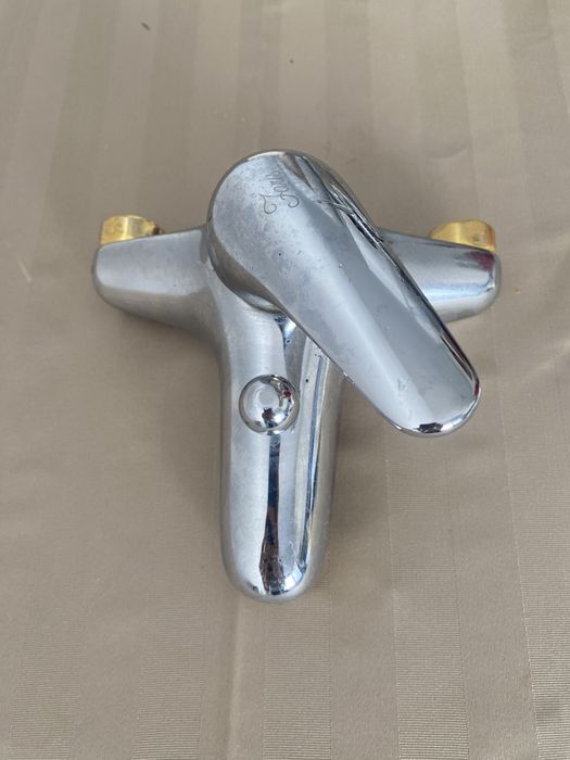 Conjunto lavatorios e torneiras