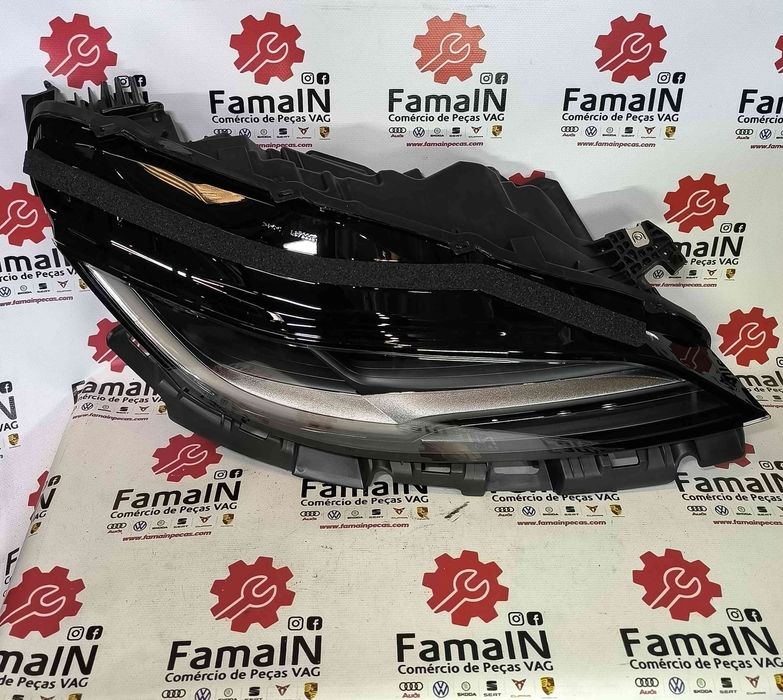 Ótica / Farol Direito TESLA MODEL 3