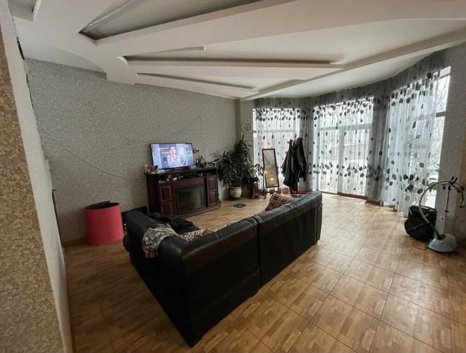 Продам капитальный 2- этажный дом