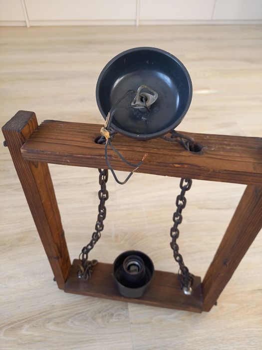 Stara lampa sufitowa drewniana