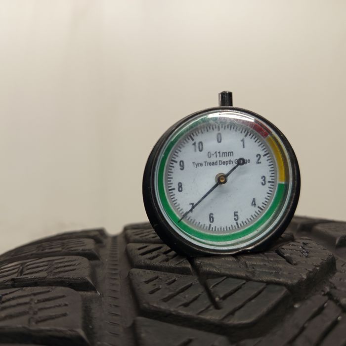 235/60R18 Pirelli Scorpion Winter