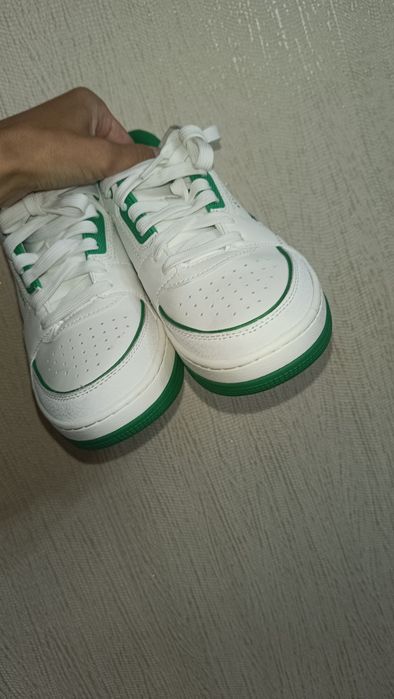 Білі кросовки Skechers 24 см