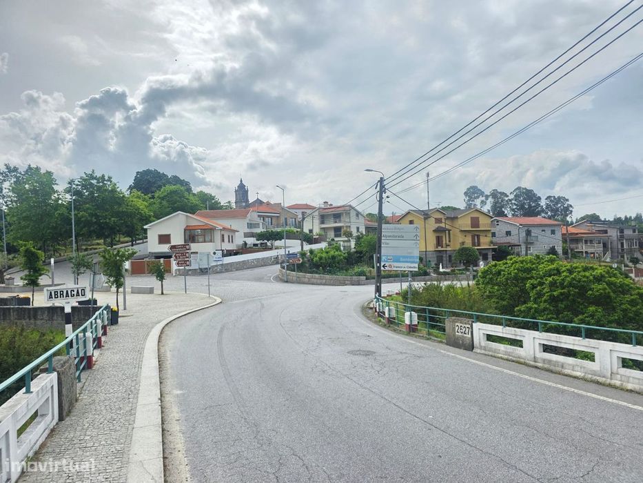 Moradia dois pisos estado novo em Penafiel