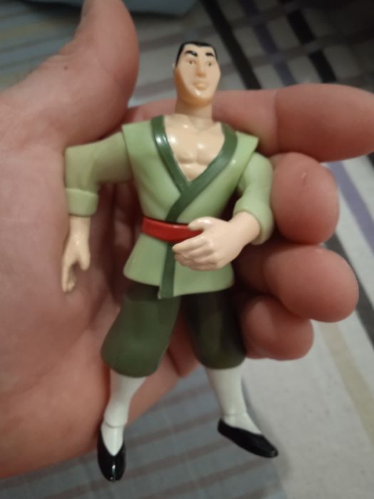 Продам фигурку McDonald's Li Shang Mulan, игрушка Pixar