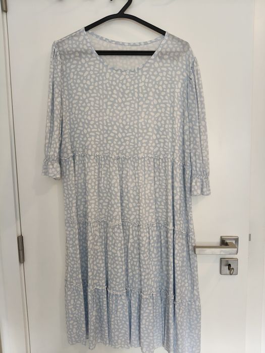 Diversos vestidos de verão