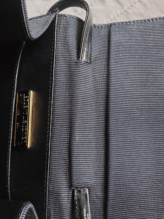 Elegancka torebka czarna stuart weitzman