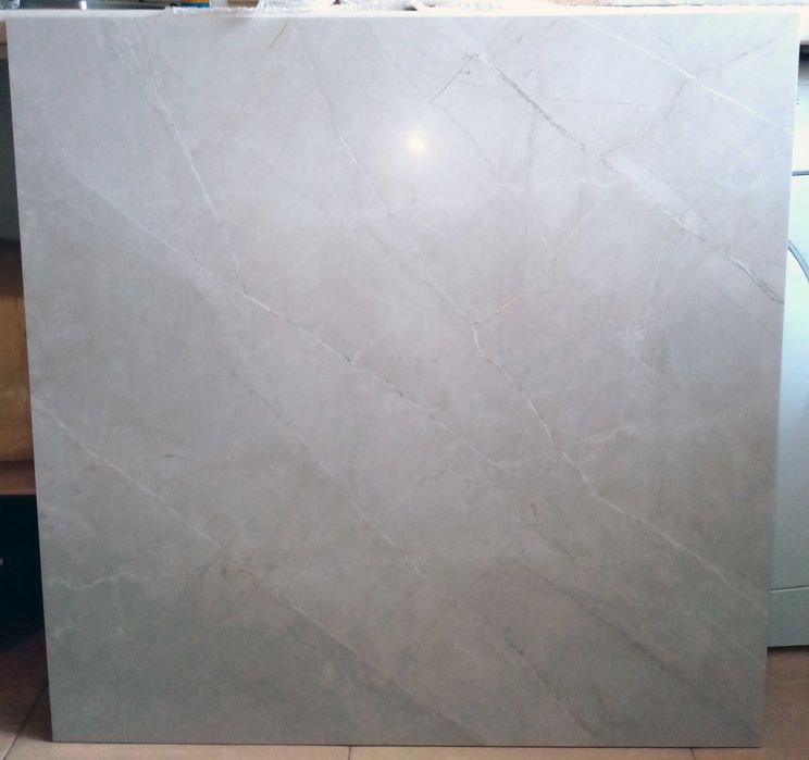 Плитка кафельная 90Х90 см под мрамор.