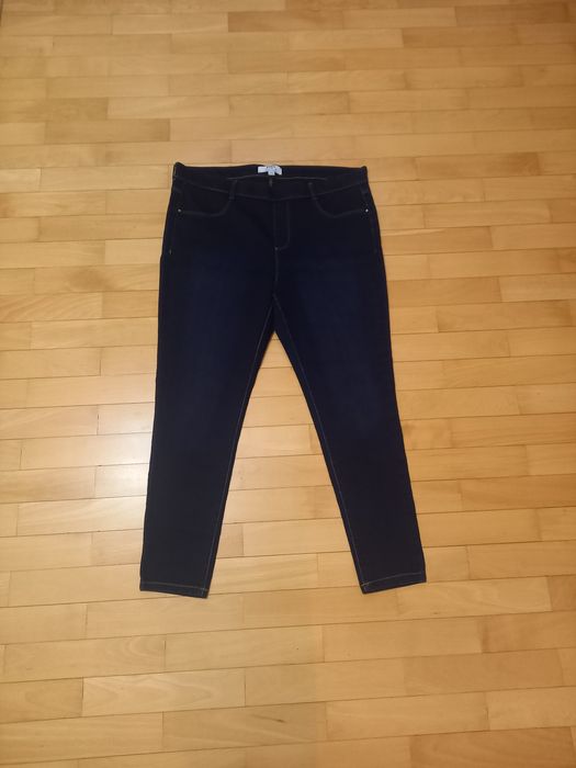 Przyjemne i wygodne jeansy damskie marki Dorothy Perkins