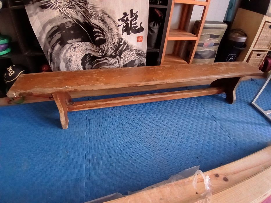 Bancos, cadeiras , chão flutuante madeira