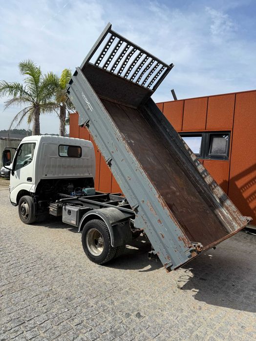 Carrinha toyota dyna tribasculante