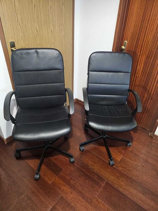 Conjunto mesa e cadeiras escritório