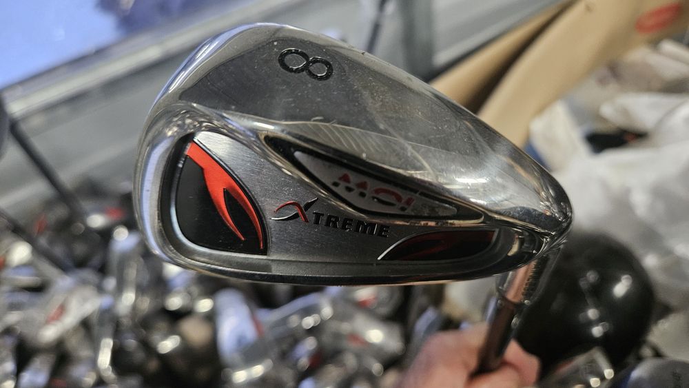 Kij golfowy iron 8. Nowy meski prawy.