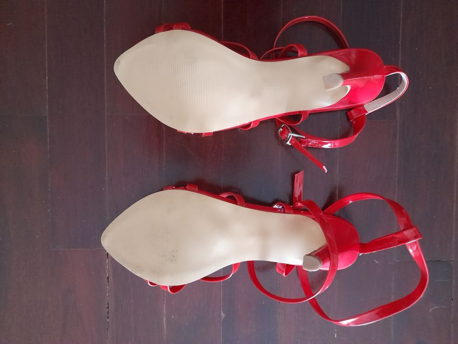 Sandálias encarnado de verniz tam.38