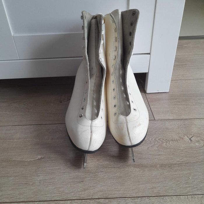 Łyżwy figurowe damskie. Rozmiar 37 .