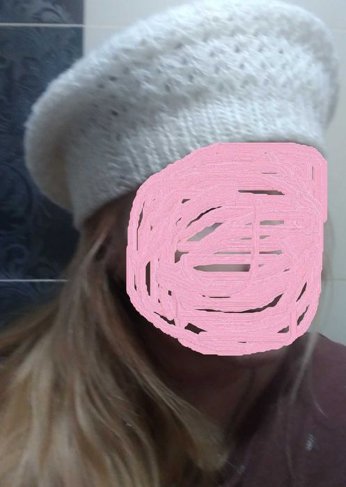 Берет вязаный из пряжи «паутинка» 100% акрил, молочный цвет.