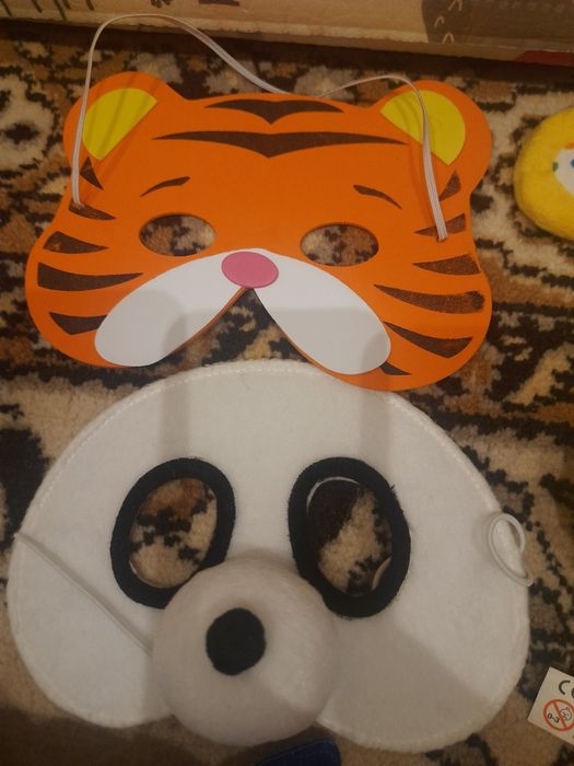 Новорічні  маски та прикраси