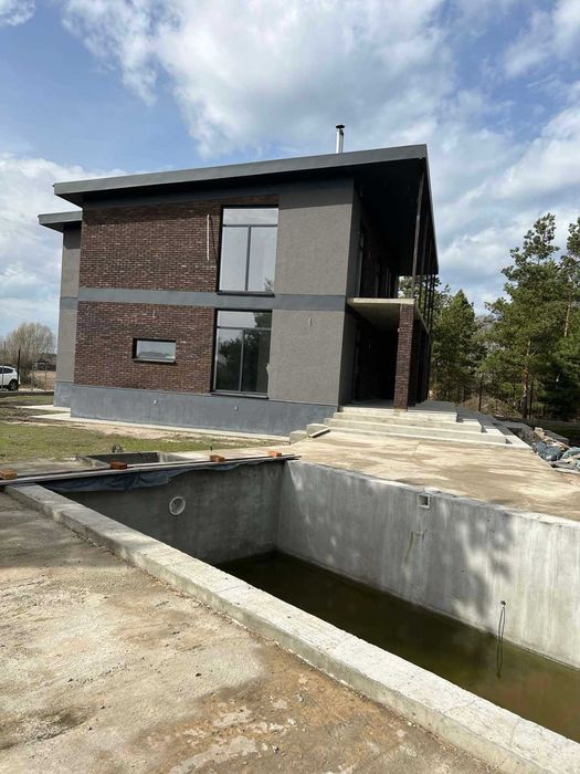 Продаю окрему будівлю в Хотянівці