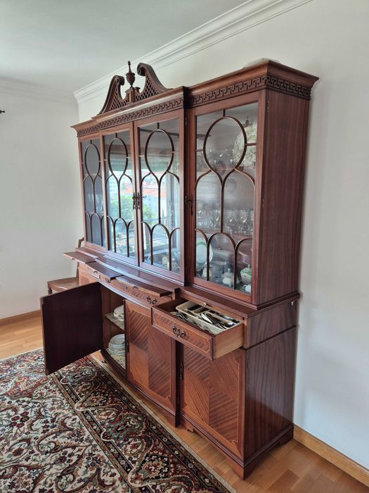 Móveis de Sala / Louceira Estilo D. Maria - Bom estado
