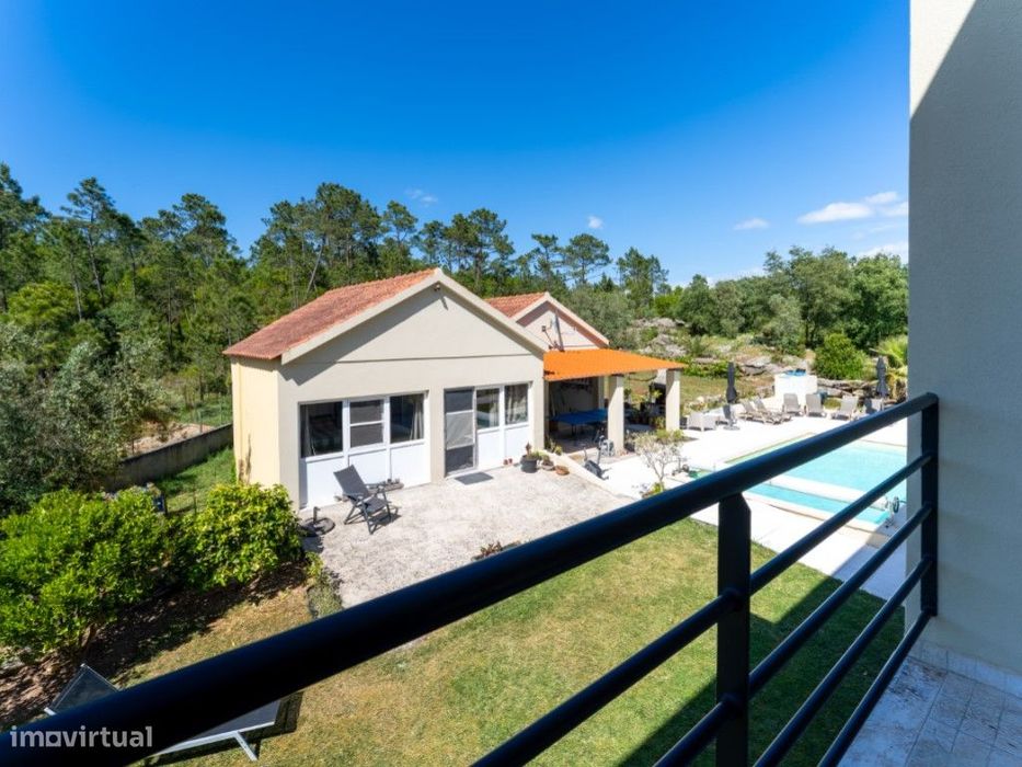 Moradia bi-familiar (2 moradias V3) com piscina aquecida e terreno ...