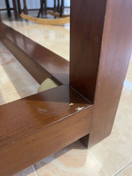 Mesa de apoio com tampo de vidro