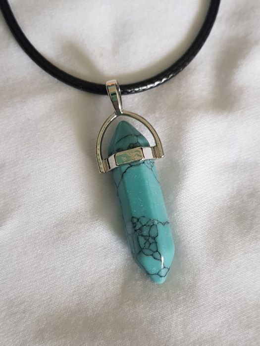 Colar pendente pedra cristal bala * várias pedras