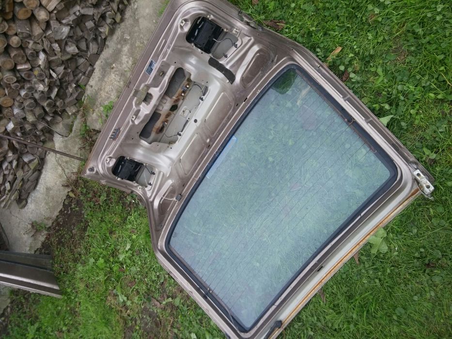 Кришка багажника (ляда)