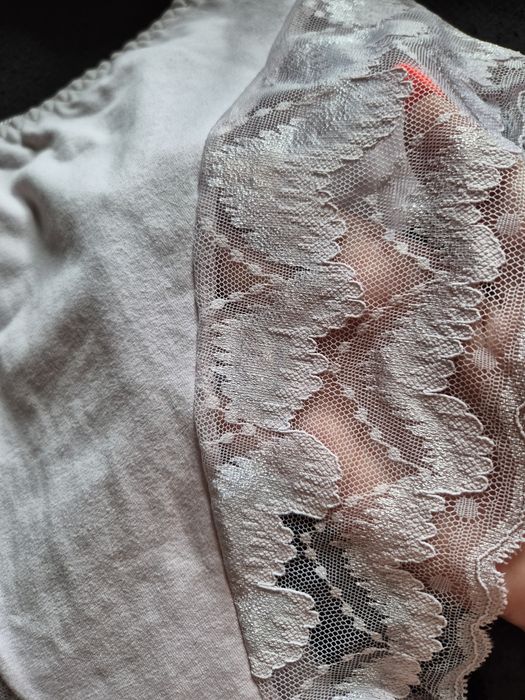 Figi damskie z koronką