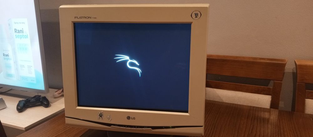 Monitor LG Flatron F700B - początek lat 2000 RETRO