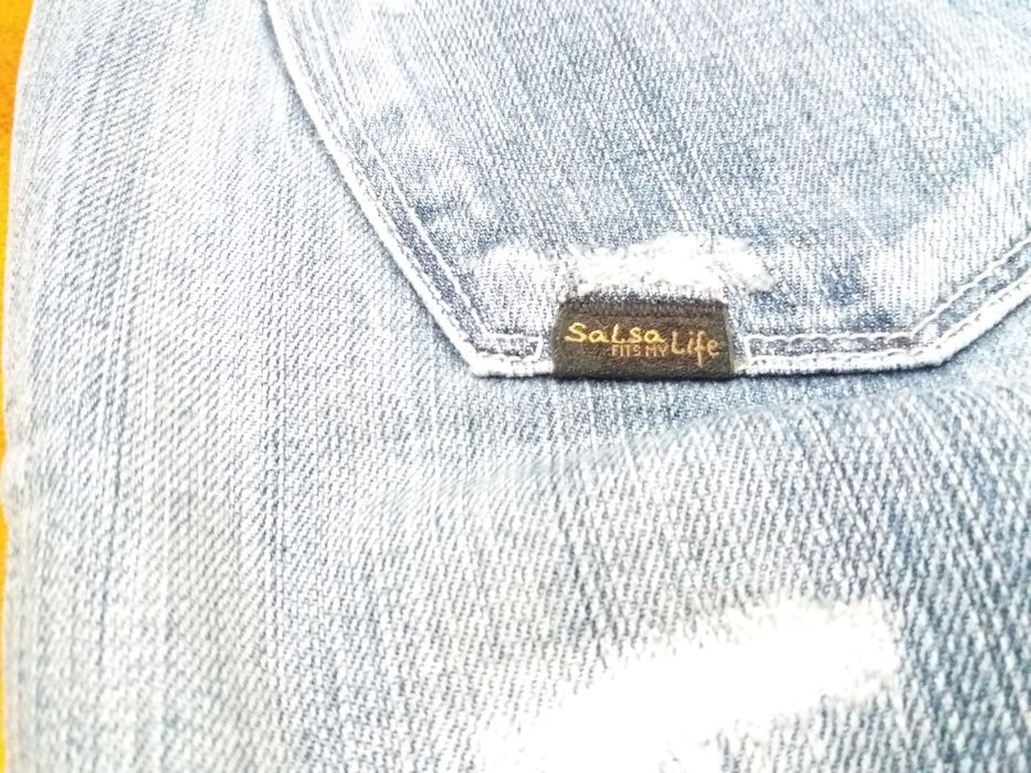 Calças novas da salsa