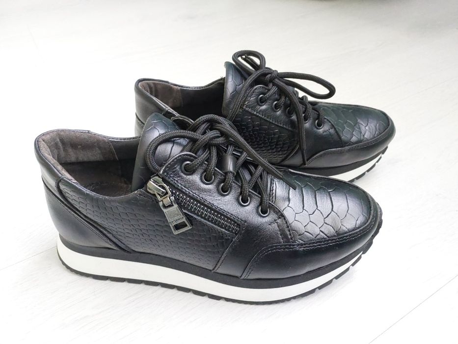 Кросівки жіночі шкіряні