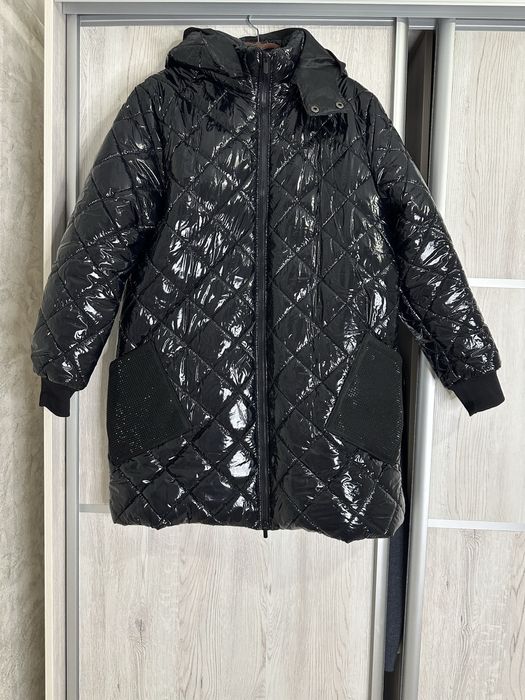 Жіноча чорна куртка