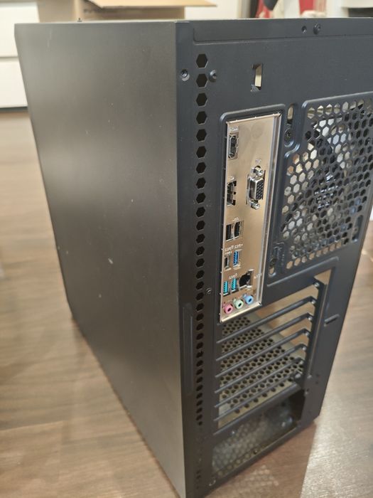 Obudowa + płyta główna ddr4