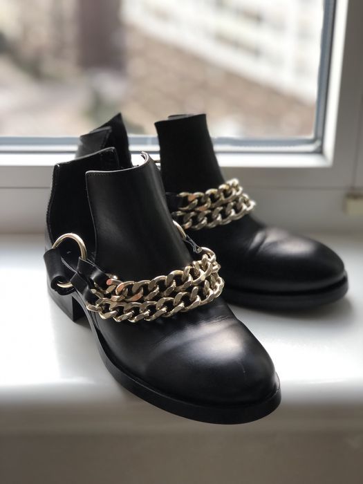 Шкіряні черевики  Zara.