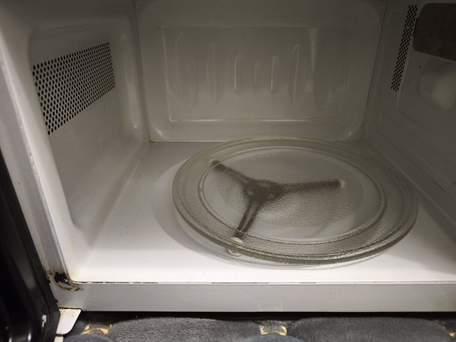 Мікрохвильова піч LG MS-1949W