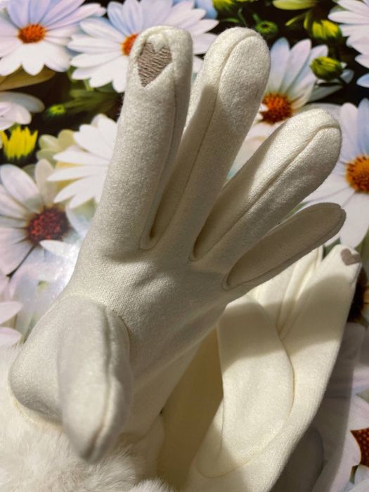 Нові рукавички з білим хутром і сенсором для телефона