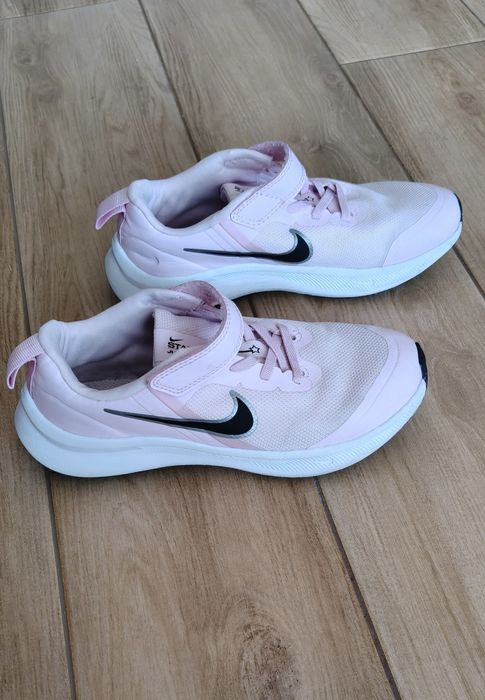 Кросівки Nike для дівчинки