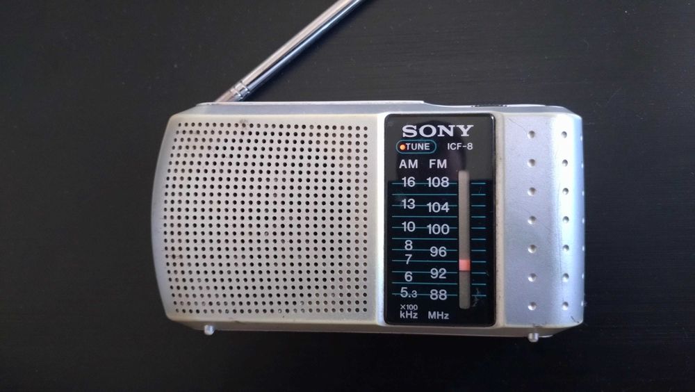 Mini Radio Portatil Sony ICF-8 FM/AM
