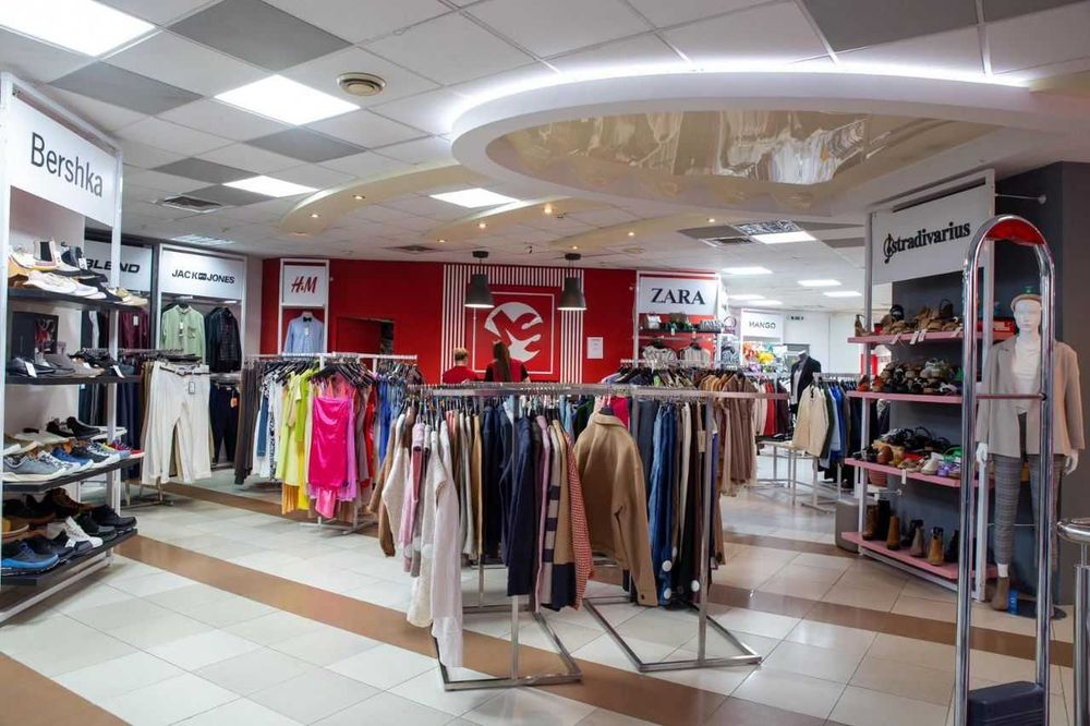 Комерційне приміщення в Торгова-офісному центрі ( стометрівка )