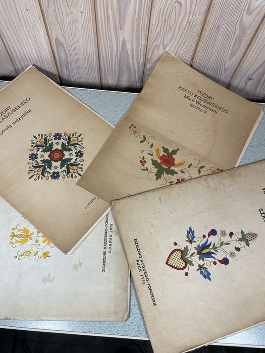 Zestaw wzory haftu staropolskiego PRL 4 sztuki
