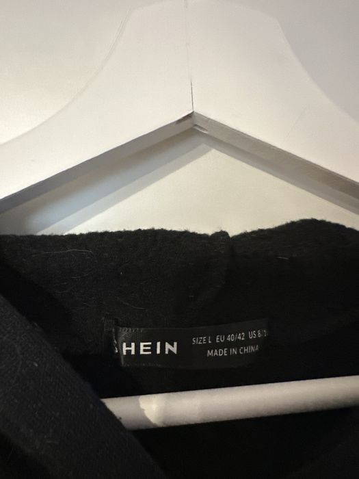 Shein bluza czarna z kaprurem usa